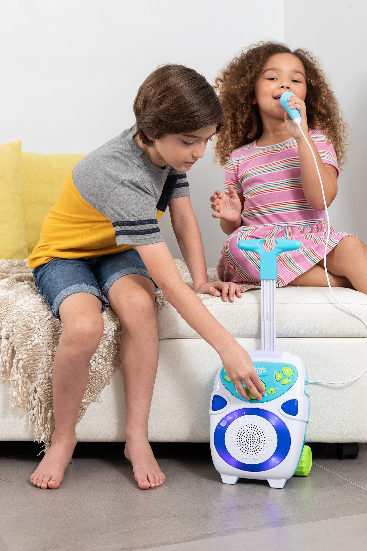 Singing Machine Bluetooth® KIDS Walk & Sing Station