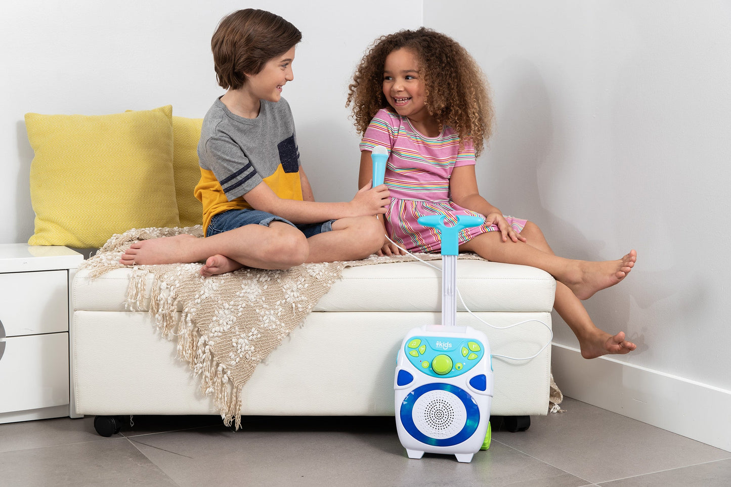 Singing Machine Bluetooth® KIDS Walk & Sing Station