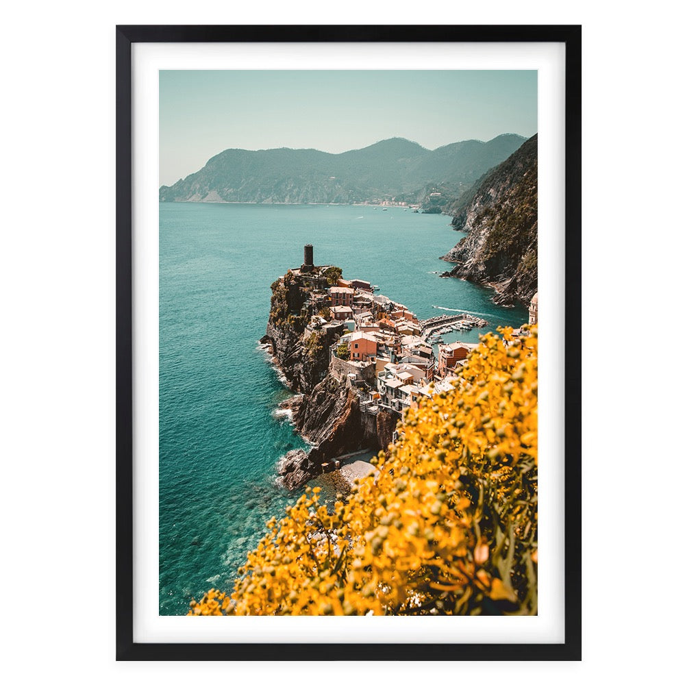 Wall Art's Almalfi Cliff Top Large 105cm x 81cm Framed A1 Art Print