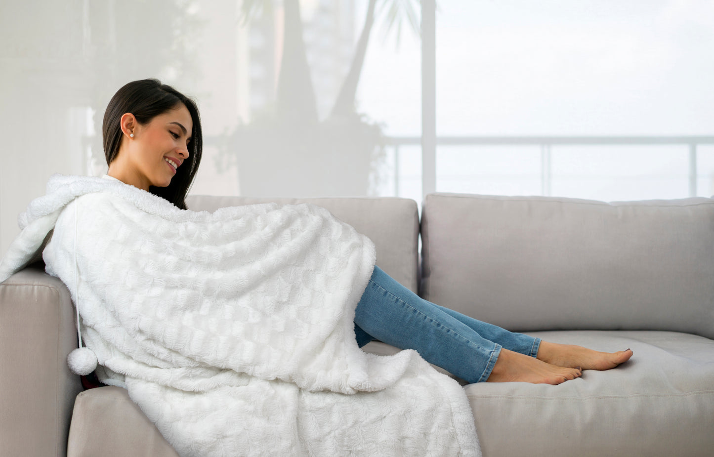 Manhattan  HOODED SNUGGLE FAUX FUR BLANKET - 130X180CM